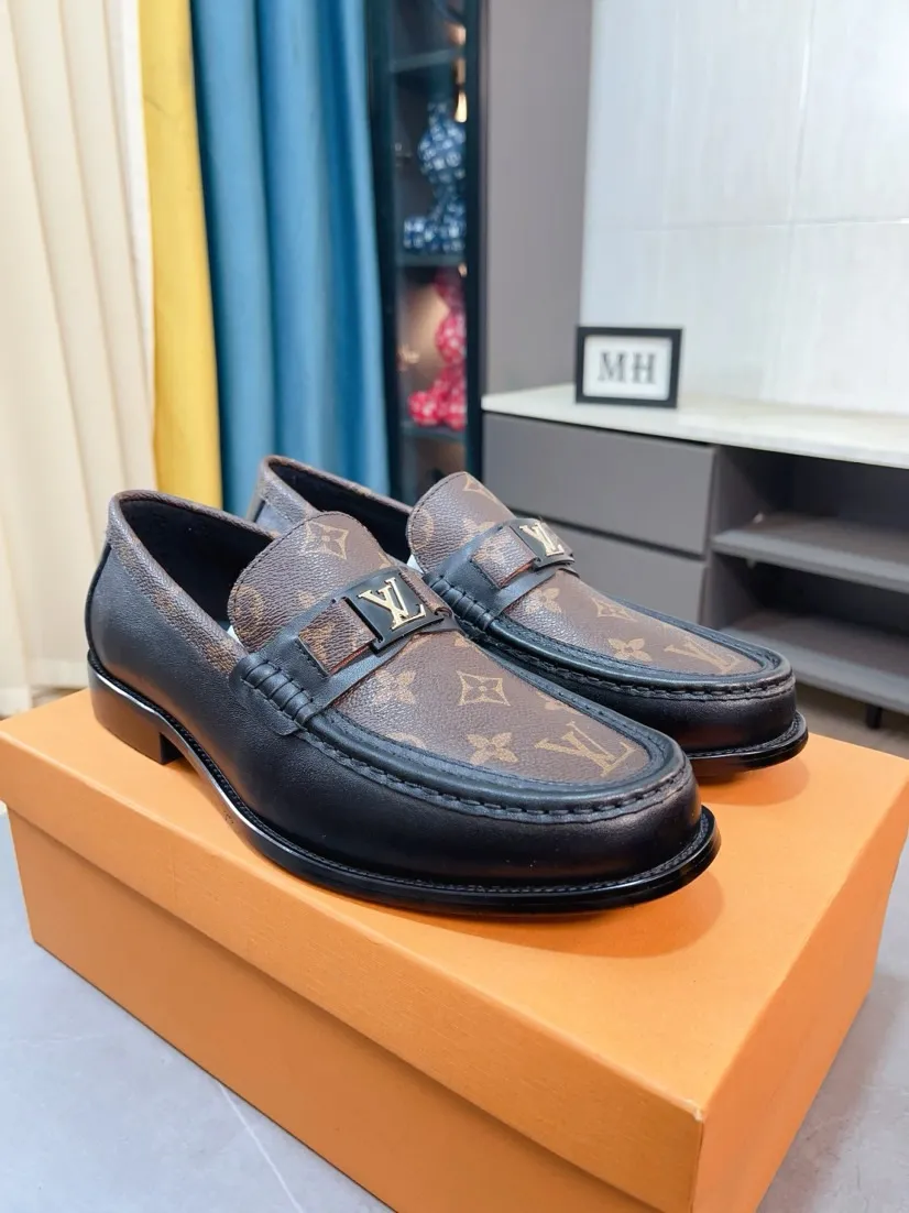 Men's Men's Shoes 💰458🌹🌹Niuli [LV] Louis Vuitton's new open-edge pigskin shoes are the most popular classic. Synchronized with the official website, the upper adopts Italian imported upper embossing➕comfortable cowhide lining, fashionable atmosphere, unique brand and unique craftsmanship. Highlighting the hot style of the new year. Stop hesitating, stop wandering, get it now. Code number: 38--44
